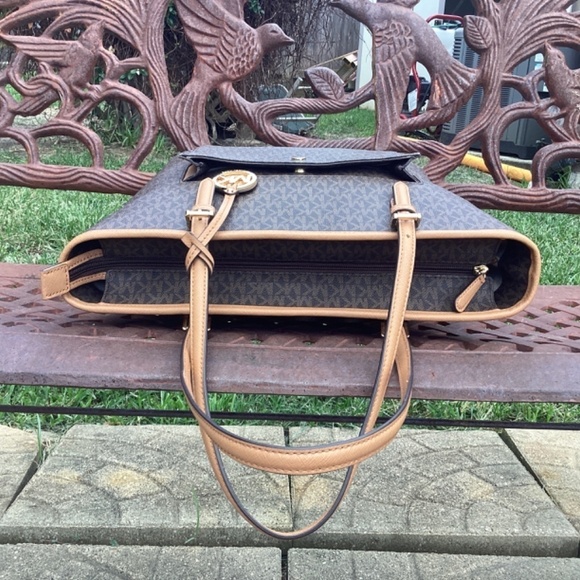 Michael Kors Jet Set Monogram Coated Canvas Brown Double Handle Large Tote Bag - Picture 5 of 9